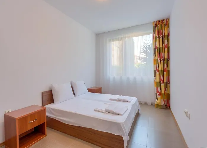 Robinson Apartman Elenite