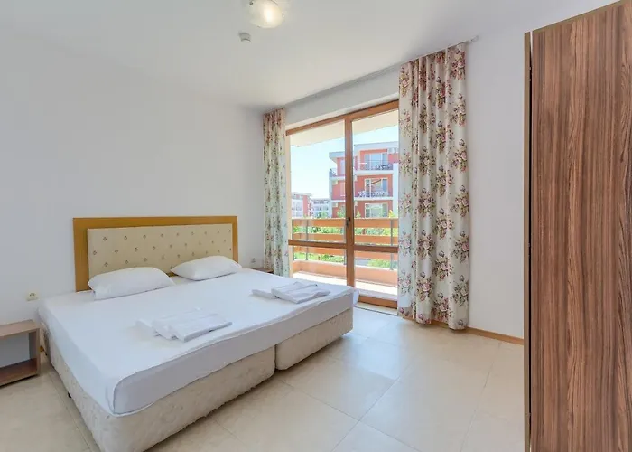 Robinson Apartman Elenite