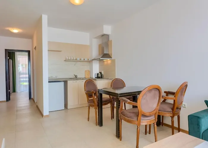 Robinson Apartman Elenite