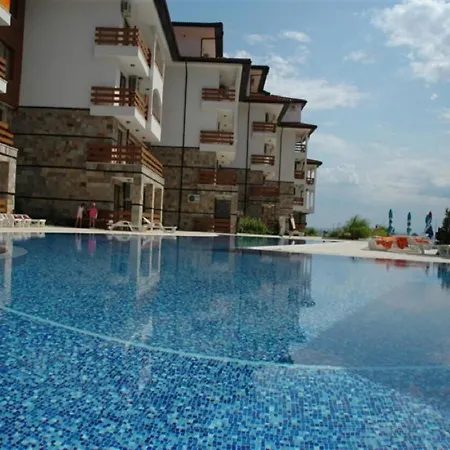 Robinson Apartment *