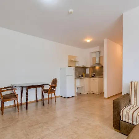 Robinson Apartment Elenite