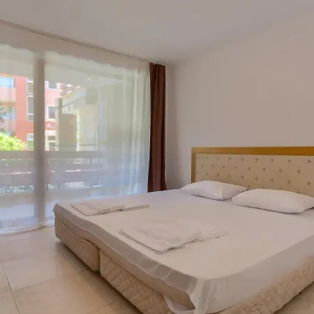 アパート Robinson エレニテ