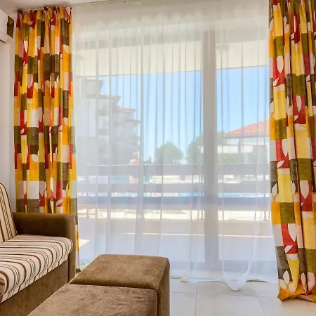 Robinson Apartment *
