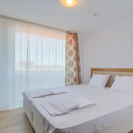 Robinson Apartment