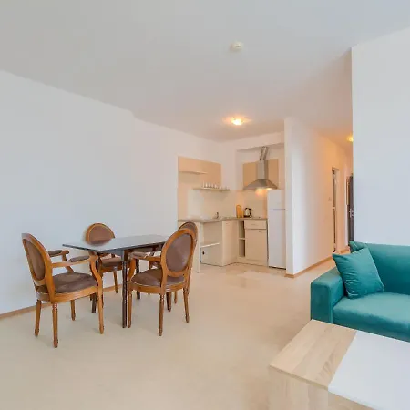 Robinson Apartment Elenite