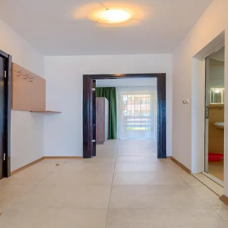 Robinson Apartment Elenite