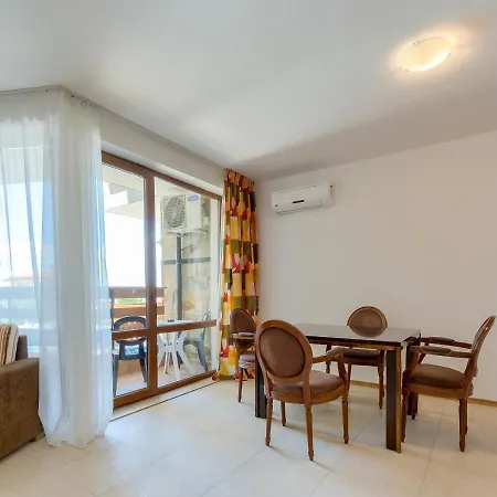 Apartment Robinson Elenite