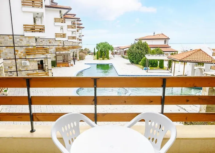 Апартамент Robinson Елените