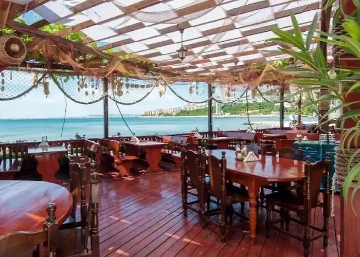 Robinson Апартамент *