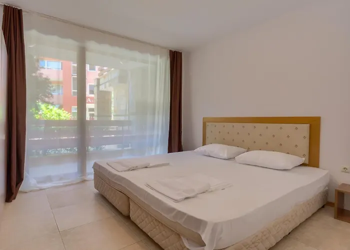 Апартамент Robinson Елените