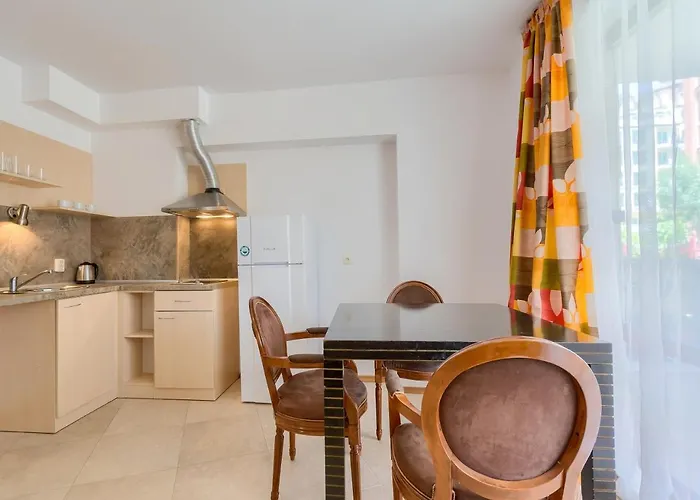 Robinson Apartament Elenite