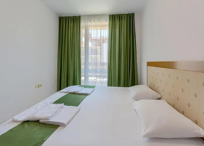 Апартамент Robinson Елените